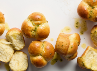 Sour Cream-and-Chive Clover Rolls