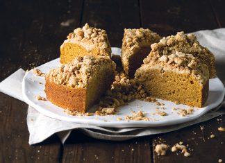 Pumpkin Cake with Browned Butter Streusel Pumpkin Cake with Browned Butter Streusel on dark surface