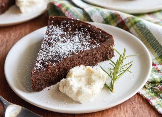 Flourless Chocolate Rosemary Cake with Vanilla-Orange Mascarpone Flourless Chocolate Rosemary Cake with Vanilla-Orange Mascarpone