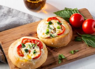 Tomato-Burrata Tarts Tomato-Burrata Tarts on wooden board