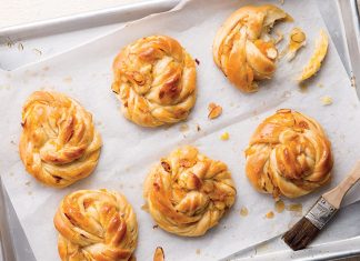 Apricot Sweet Buns apricot sweet buns