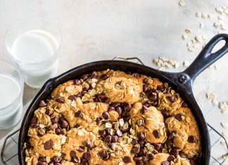 Quick and Easy Skillet Cookie quick skillet cookie