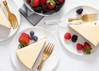 Better Baking Academy: Classic Cheesecake cheesecake slices with fresh berries