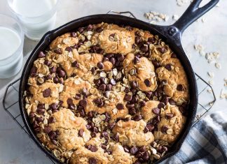 Quick and Easy Skillet Cookie