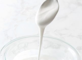 Royal Icing white Royal Icing in bowl