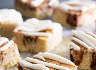 Brown Sugar Cinnamon Roll Cake Brown Sugar Cinnamon Roll Cake