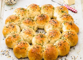 Pull-Apart Milk Bread Wreath Pull-Apart Milk Bread Wreath