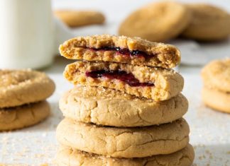 Grape Jelly-Stuffed Peanut Butter Cookies Grape Jelly-Stuffed Peanut Butter Cookies