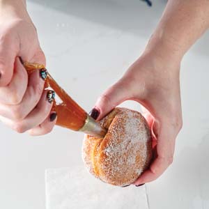 Filling doughnut