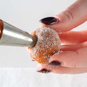 Filling doughnut holes