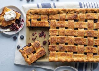 Blueberry Slab Pie with Mascarpone Whipped Cream Blueberry Slab Pie with Mascarpone Whipped Cream