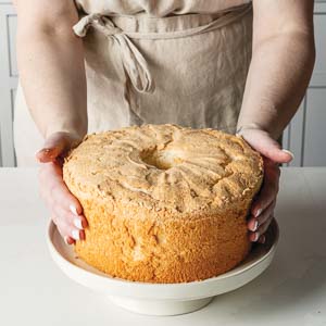 Placing cake on cake stand