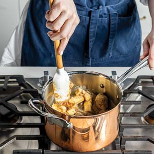 Making Caramel Icing