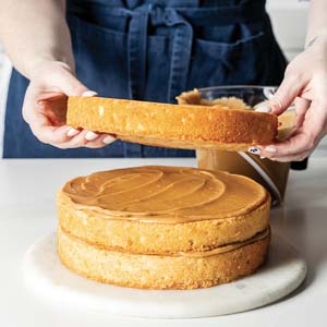 Assembling caramel cake layers