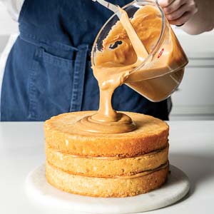 Assembling caramel cake layers