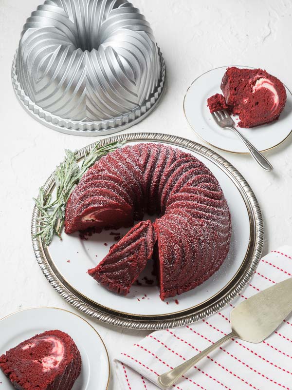 REd Velvet Bundt Cake