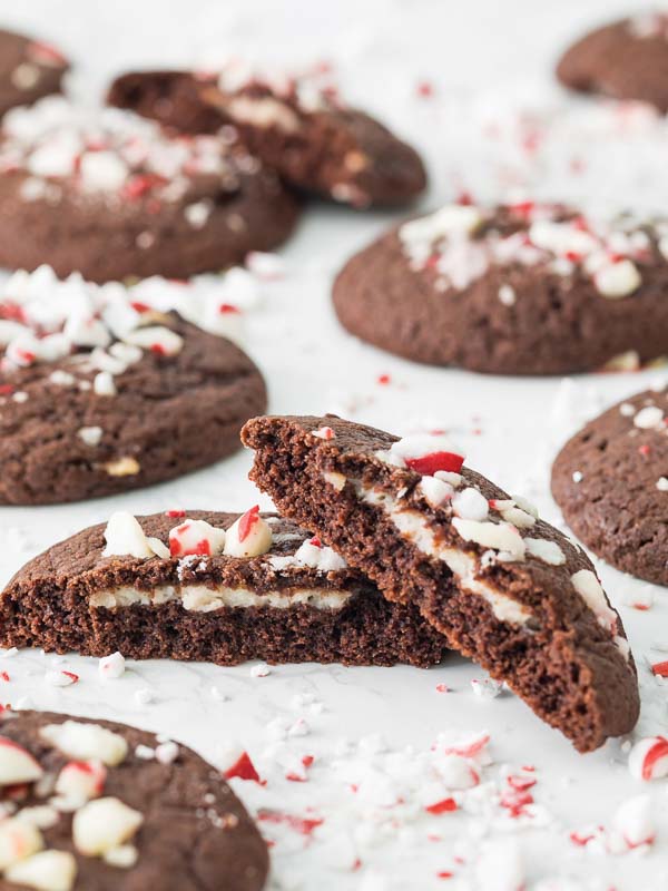 Peppermint Custard-Stuffed Chocolate Cookies