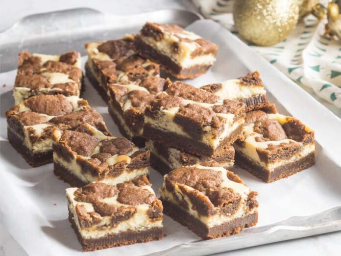 Gingerbread Cookie Cheesecake Bars