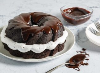 Whoopie Pie Bundt Cake Whoopie Pie Bundt Cake