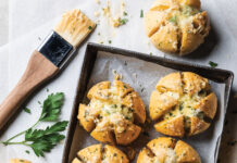 SAVORY GARLIC-HERB CHEESE BUNS