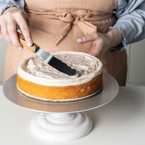 spreading buttercream