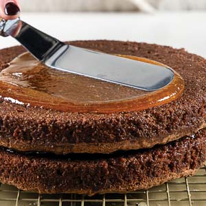 Spreading glaze on cake layers