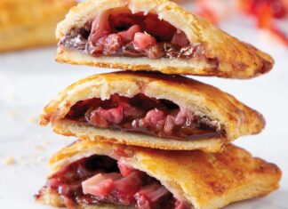 Baked Strawberry & Chocolate Hazelnut Spread Hand Pies Baked Strawberry & Chocolate Hazelnut Spread Hand Pies