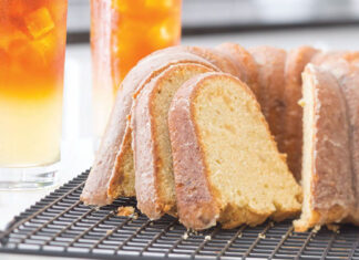 A Round of Rum Cake A Round of Rum Cake