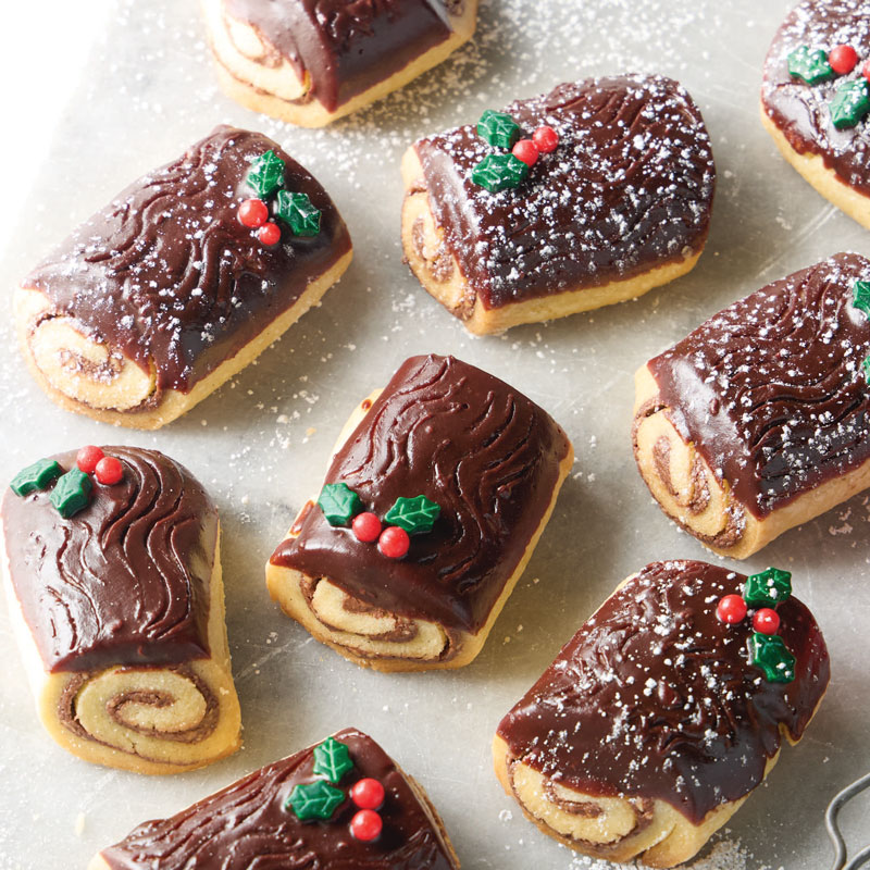 Roll cookie with holly candy