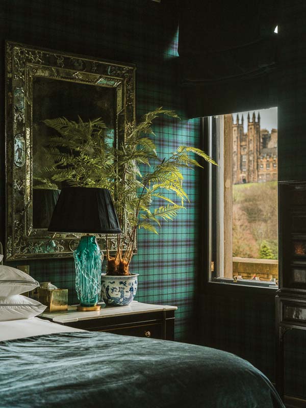 100 Princes Hotel Room