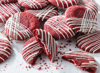 Cream Cheese-Stuffed Red Velvet Cookies Cream Cheese-Stuffed Red Velvet Cookies