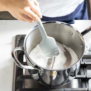 Stirring sugar