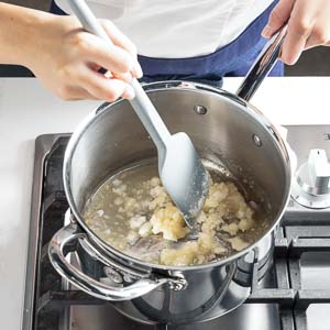 Stirring sugar