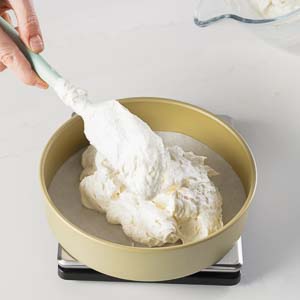 meringue in cake pan