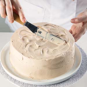 spreading buttercream