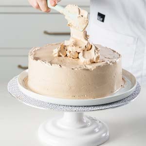 spreading buttercream