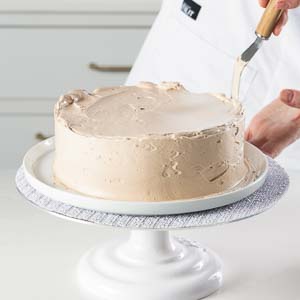 spreading buttercream