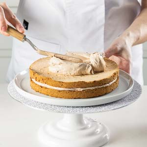 spreading buttercream