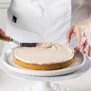 spreading buttercream