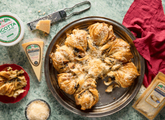 CreamyGorg®, Spinach and Onion Star Bread