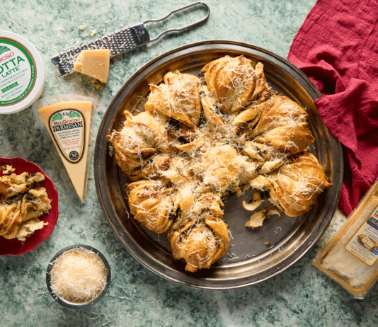 CreamyGorg®, Spinach and Onion Star Bread