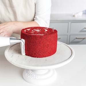 Frosting cake