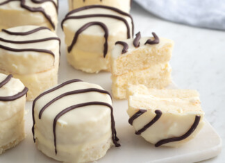 Striped White Chocolate Cakes Striped White Chocolate Cakes