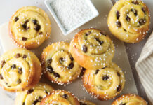 Pain aux Raisins Pain au Raisin Breton