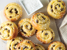 Pain aux Raisins Pain au Raisin Breton