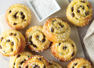 Pain aux Raisins Pain au Raisin Breton