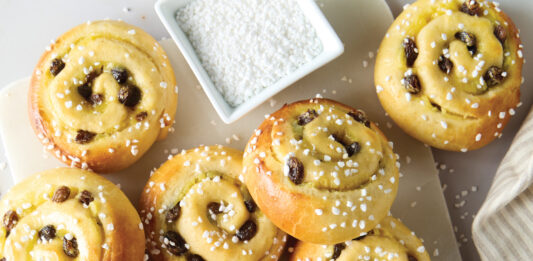 Pain aux Raisins Pain au Raisin Breton